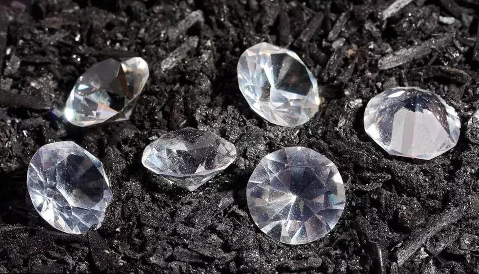 不建议买的钻石有哪些,市面上的钻石为什么有些那么便宜