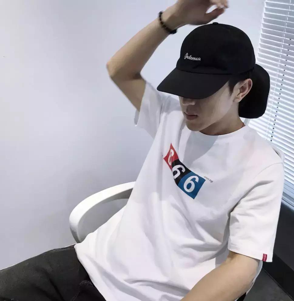 已经开始穿秋装,又到了该买卫衣的季节了