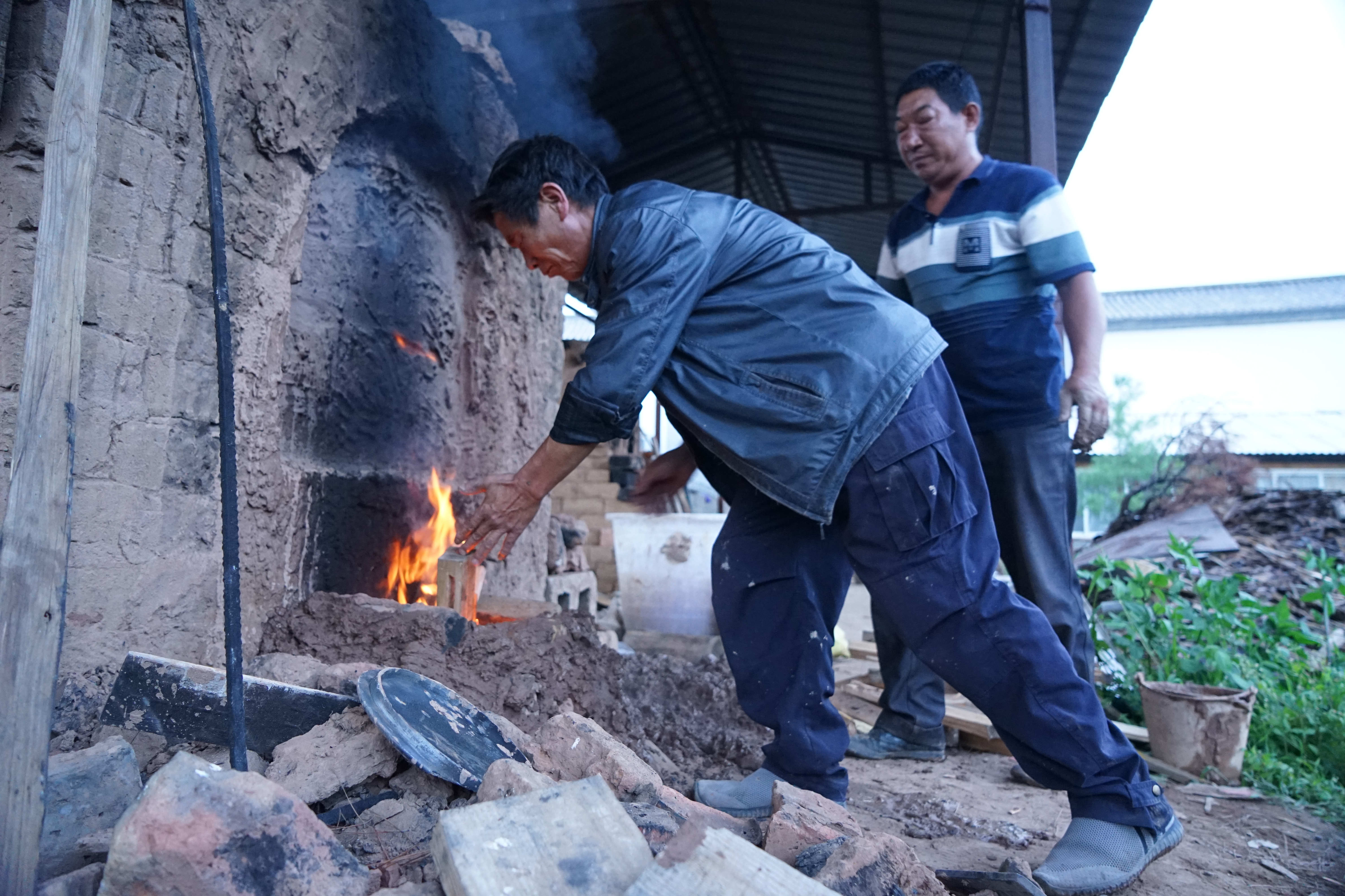 黑陶的前世今生：5000年古文明技艺把泥土炼成“黑金”