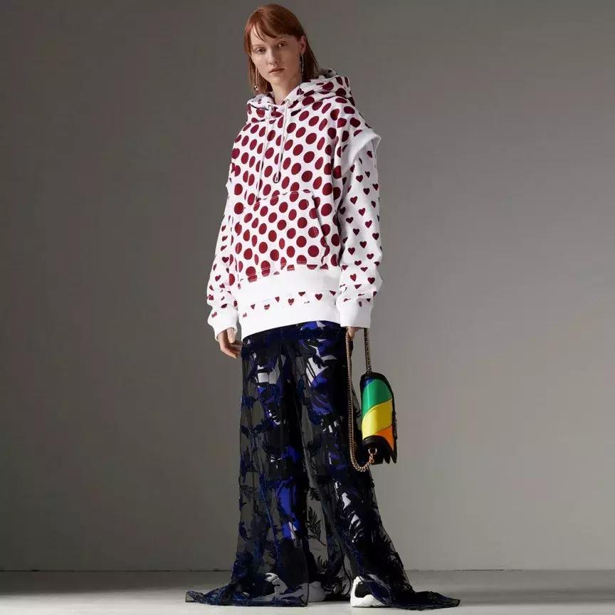 有什么时髦又好看的卫衣可以入手,今年必火的3款卫衣时髦极了