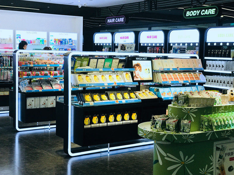 布局几万台美妆自动售卖机,25平米化妆品店的布局与设计