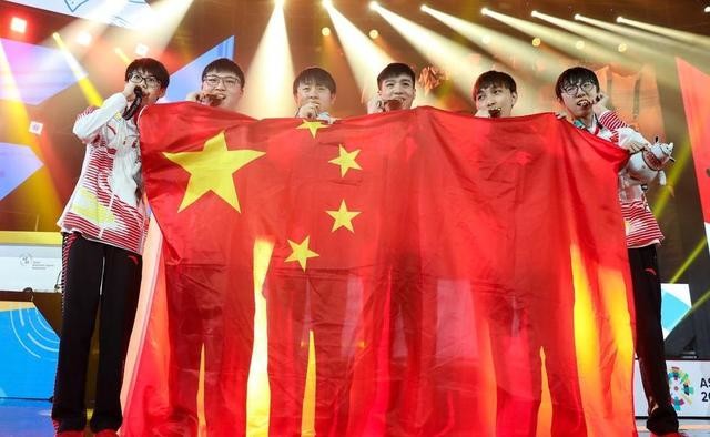 海底捞月暑期最后一个网红成都小甜甜夜吸百万粉，是否是炒作呢