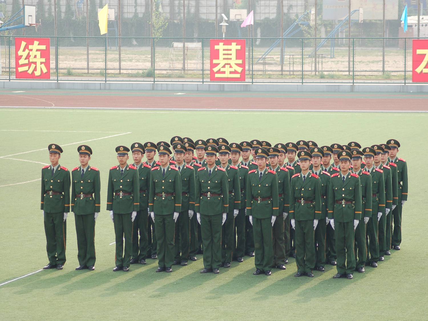 一只脚跨进监狱,一只脚进监狱