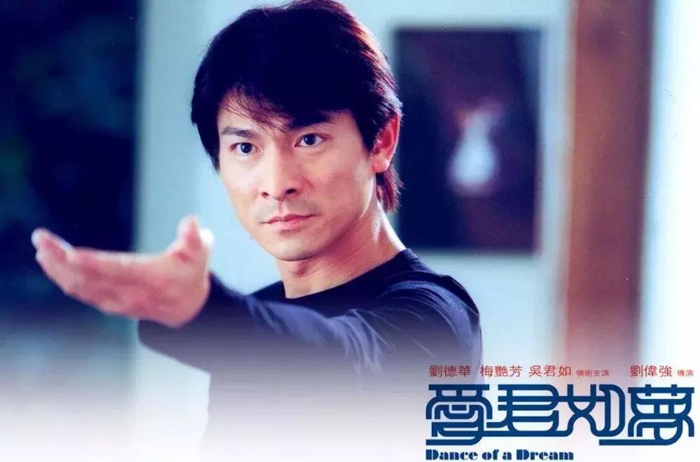 为拍电影不惜冒坐牢的风险，在香港也只有他敢这么玩！