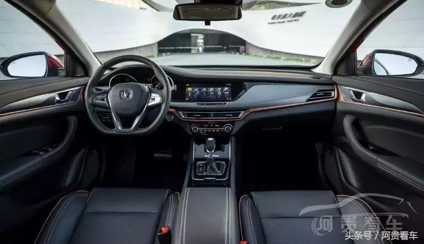 这款两厢车，低趴设计类似小钢炮，配1.6T发动机，比高尔夫能跑！