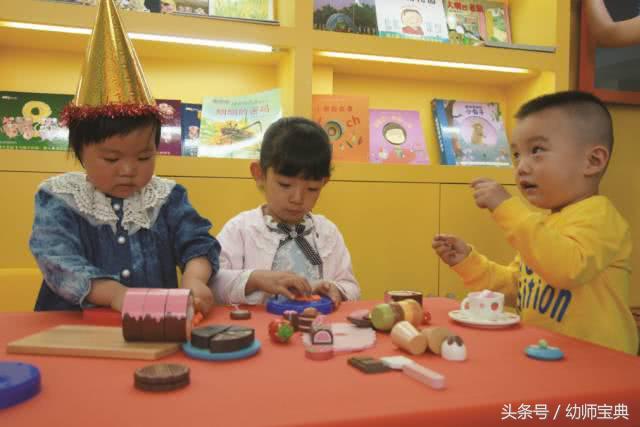 幼儿园孩子不想上学哭闹怎么安慰,三岁小孩上幼儿园哭闹怎么安慰