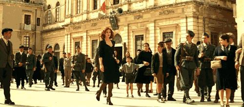 她是全球公认的最性感女神，“裸露”却不情色的人间*物尤**！