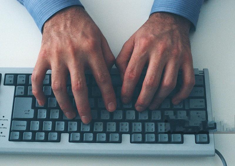 华为一测试觉研发太累，不好意思提bug！网友：基本岗位认知不清