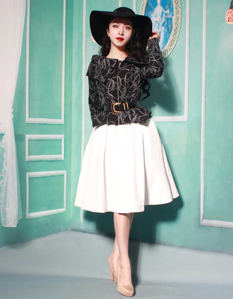 帅气机车款上衣与复古大裙摆的结合·有洒脱与优雅