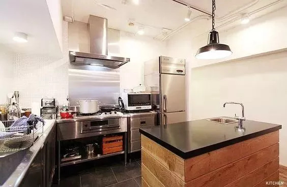 几百块油烟机哪个吸力大,300块和6000块油烟机大比拼