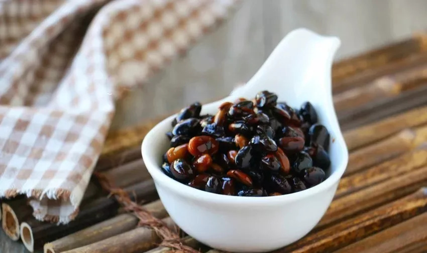 黑豆怎么吃才有好处,吃黑豆的正确方法和做法