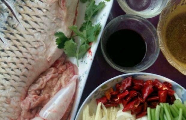 家常炖鲫鱼简单又好吃,家常炖鲫鱼最正宗的做法