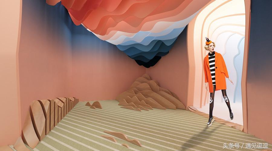 老人霸占小孩的座位,老人霸占座位将女孩推开