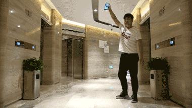 再也不怕碎屏、进水！这手机埋土里、放锅里煮都能用，网友：过瘾