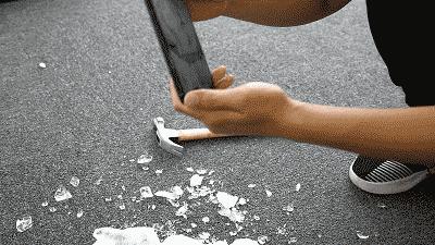 再也不怕碎屏、进水！这手机埋土里、放锅里煮都能用，网友：过瘾