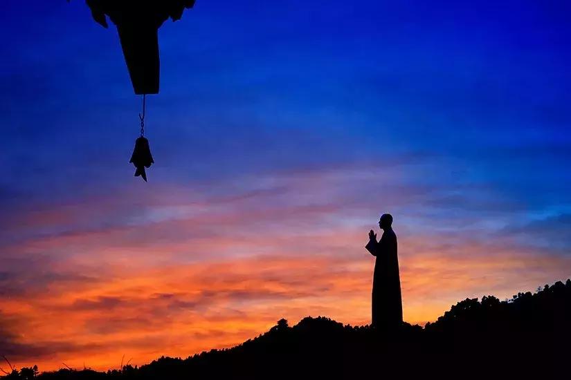 寺庙檐角挂的风铃叫什么,寺院屋檐上的风铃