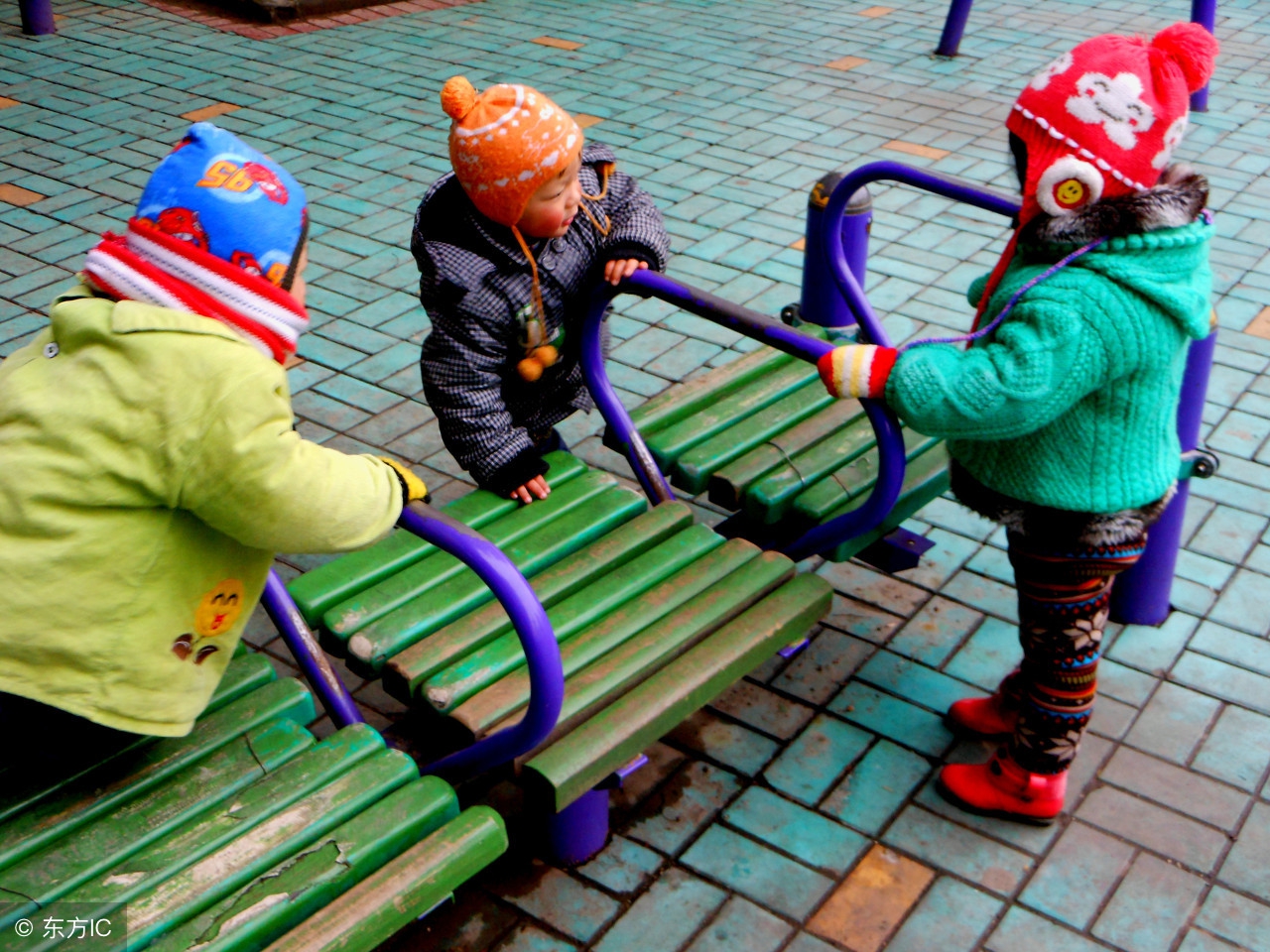 小区健身器材损害案,小区健身器材致人损害谁负责案例