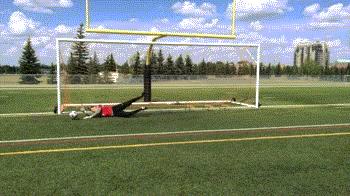 教你学踢球,学踢足球飞球