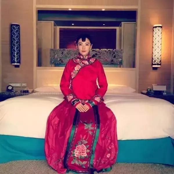 龙凤褂和秀禾服有什么区别,龙凤褂和秀禾服区别在哪