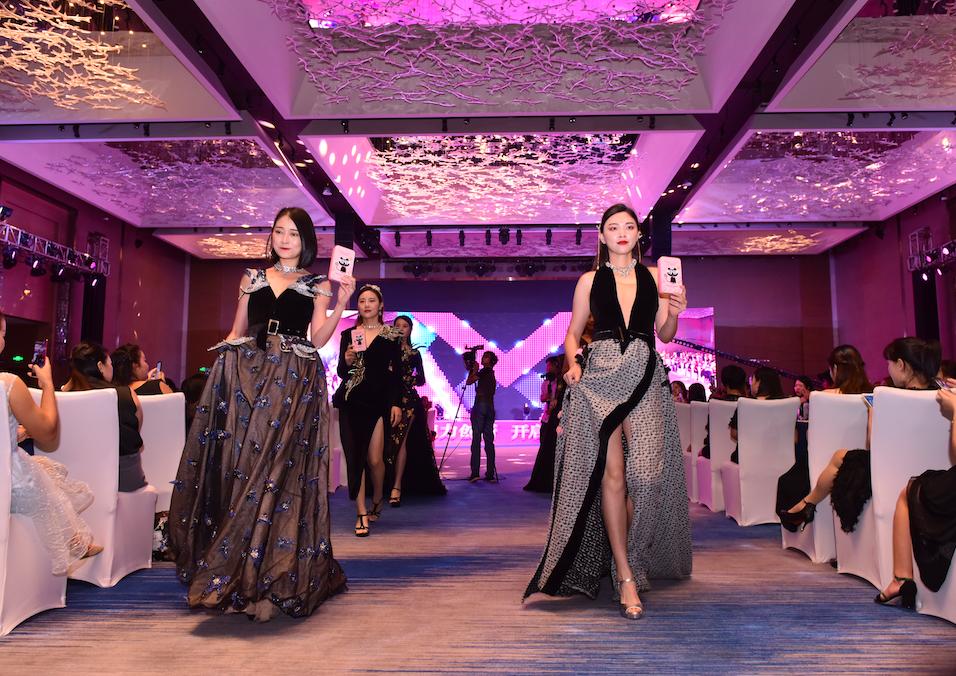 美俏国际的创始人,美俏国际