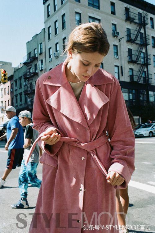 入秋最时髦的穿搭,入秋穿搭粉色外套