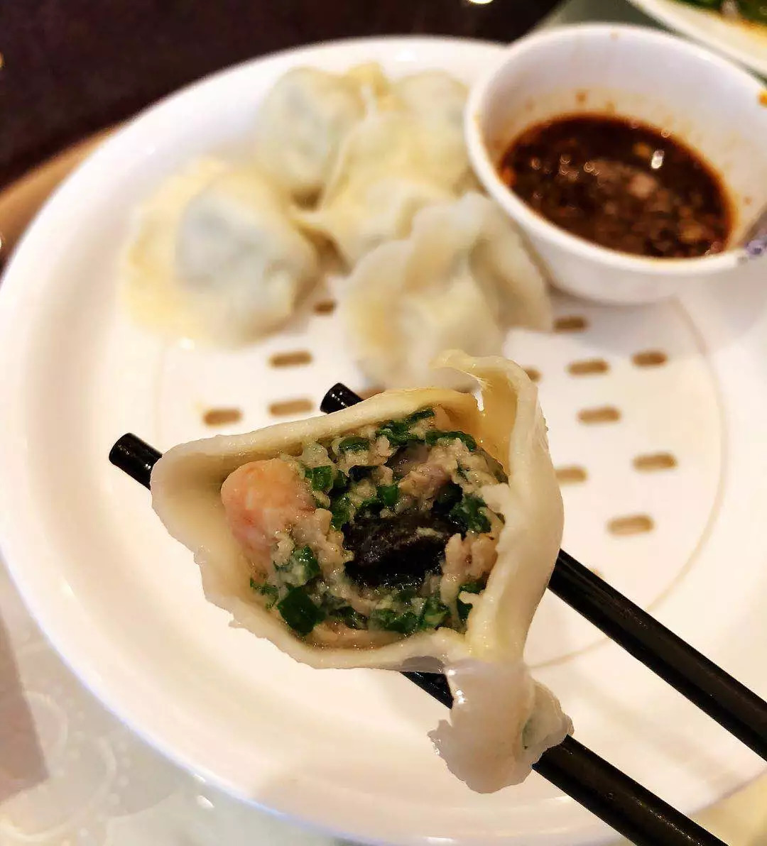 王炸！大连10家饭店鲜活海鲜组队放价，顾客自发早9点来排队！