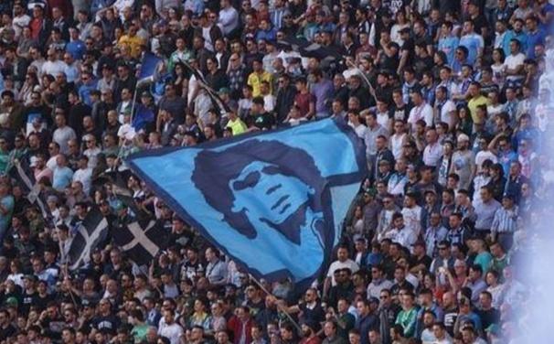 为什么说马拉多纳是唯一的球王,马拉多纳当之无愧的球王