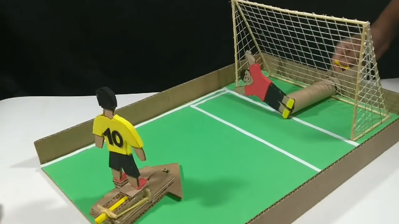 足球一对一训练游戏,在家如何制作好玩的足球游戏