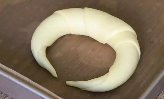 400克牛角面包做法烤箱烘焙教程,10寸小烤箱怎么用面粉做牛角面包