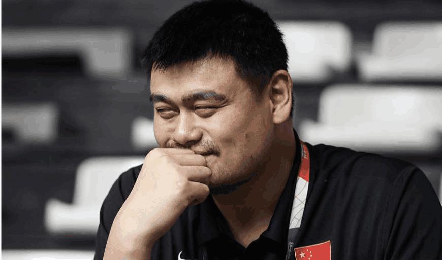 姚明和篮筐高度对比,姚明与篮筐的高度