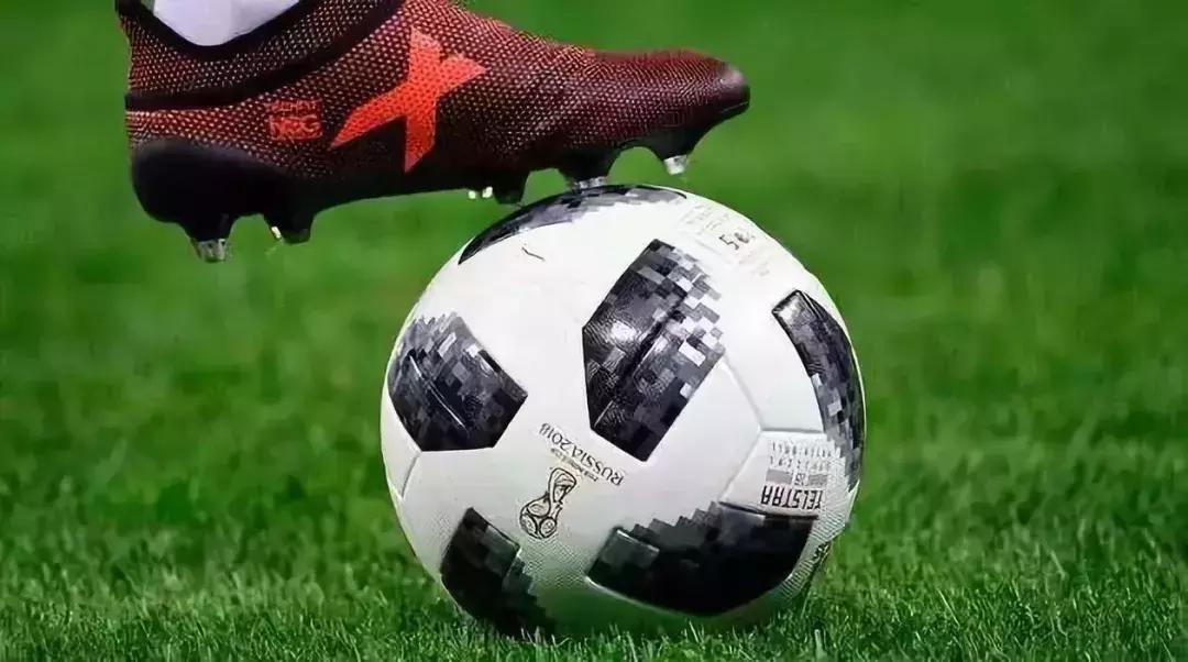 踢足球选择什么样的球鞋,踢足球选鞋子