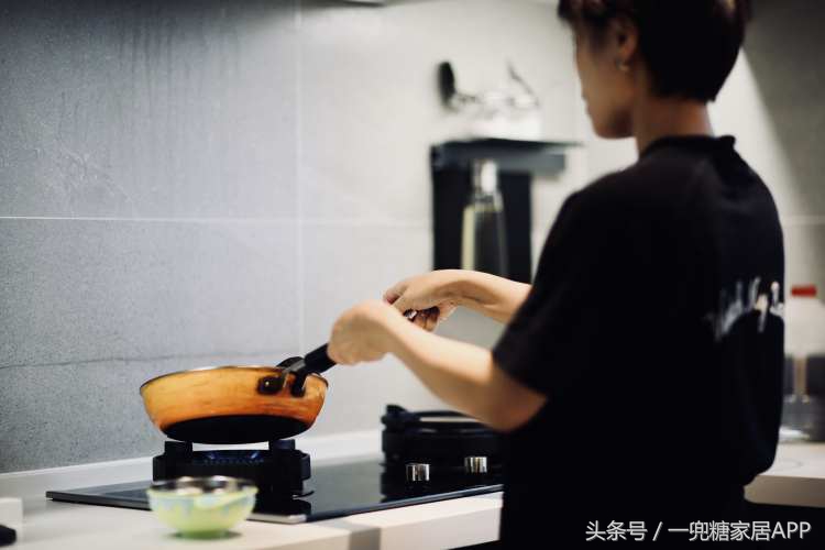 为了2个娃,我183㎡的家,没一个凸出来的柜门把手