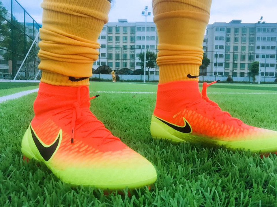 看足球鞋测评该看谁,enjoyz耐克tf足球鞋