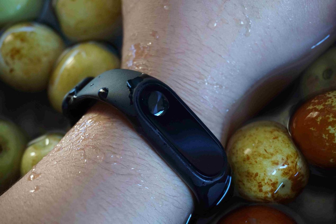 小米手环2上手评测：续航强悍，堪称手表的最佳替代品