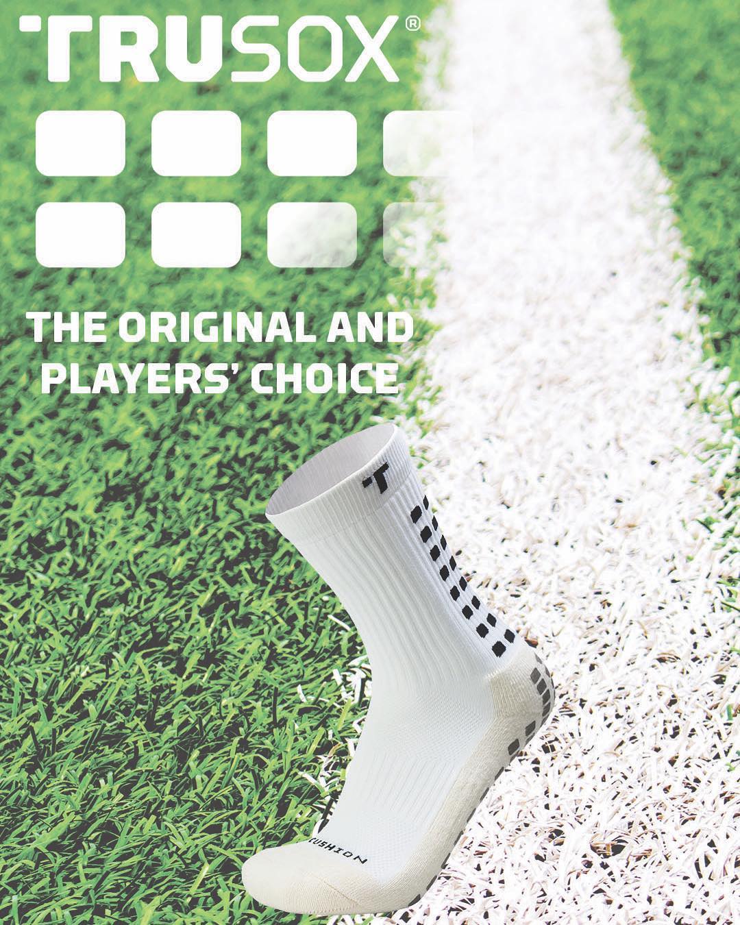 足球比赛穿两个袜子,足球场上的袜子