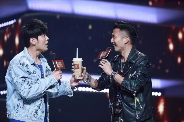 一天卖3万杯的奶茶,一天卖2000多杯奶茶