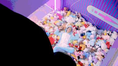 娃娃机惊现真娃娃,重庆网红大型娃娃机