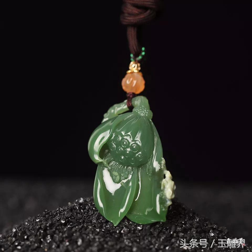 杂质被玉雕师用活，作品活了