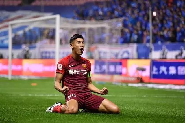 国足高光时刻胜卡塔尔,国足0-1卡塔尔球员评价