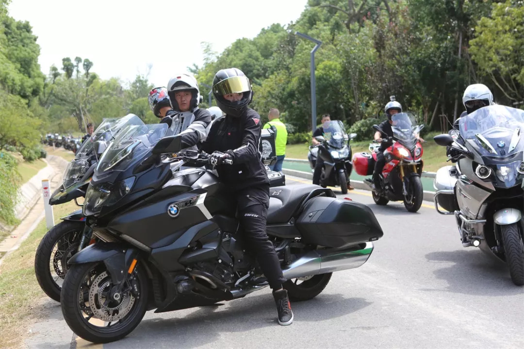 宝马s1000r改新s1000rr,宝马s1000r和本田cb1000r