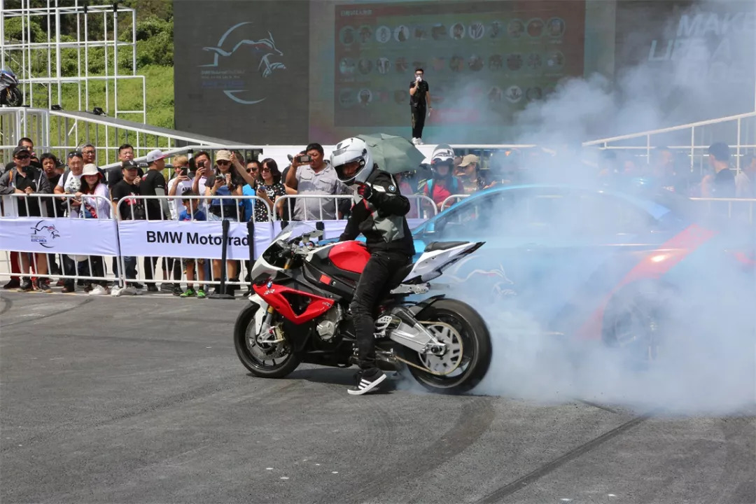 宝马s1000r改新s1000rr,宝马s1000r和本田cb1000r