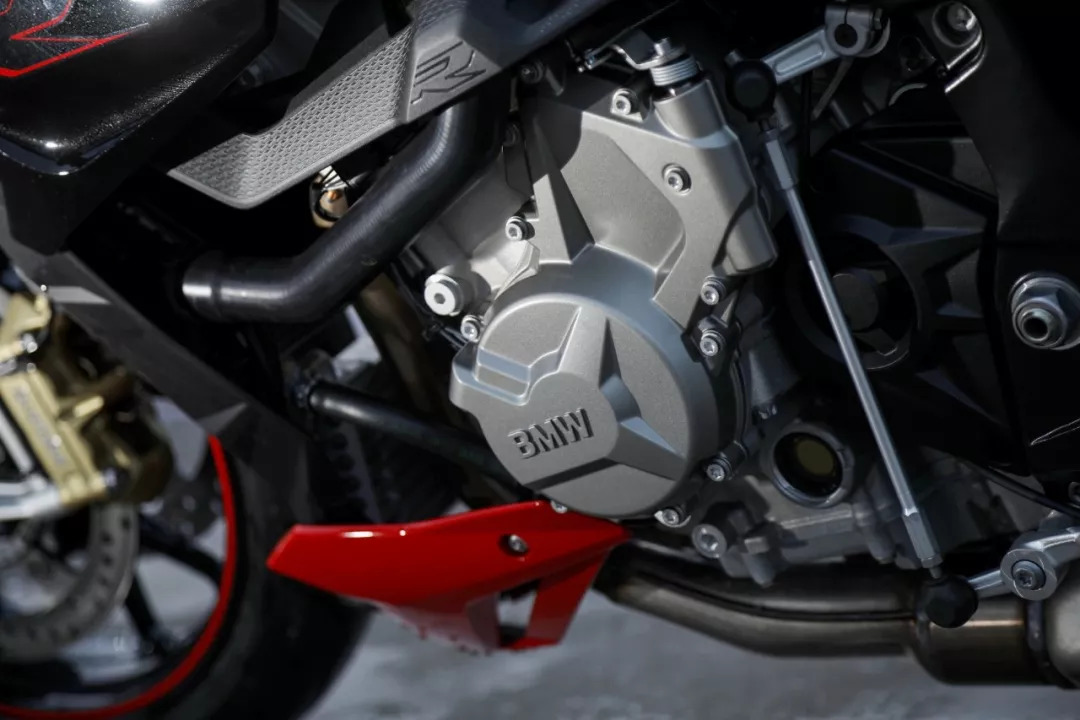 宝马s1000r改新s1000rr,宝马s1000r和本田cb1000r