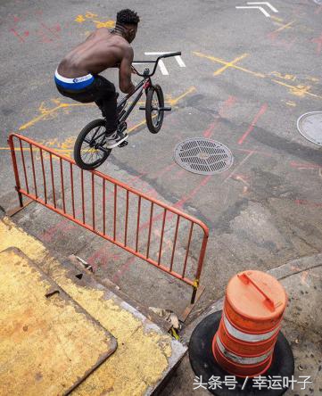 aj椋炴獝璧板,绌跨潃aj灏忓績缈肩考璧拌矾