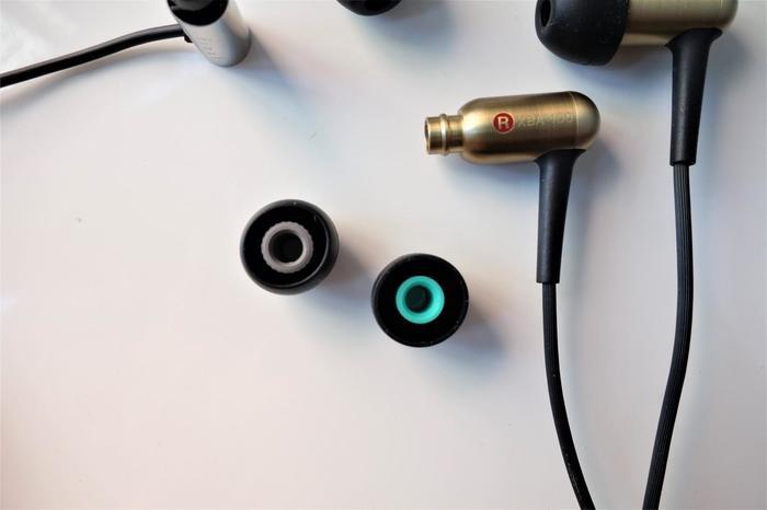 索尼有没有不入耳式蓝牙耳机,索尼还生产随身听吗