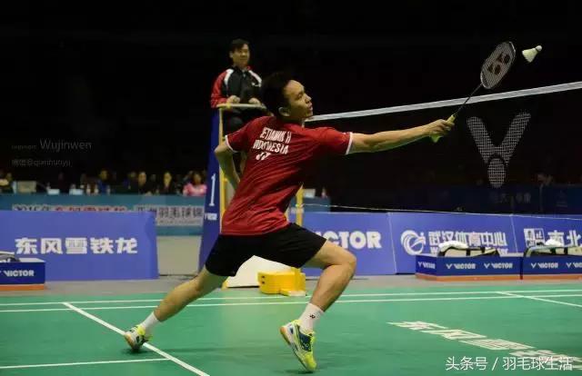 羽毛球双打发球错误案例,羽毛球常见错误集锦