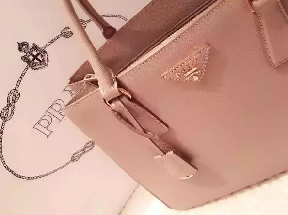 lv专柜两万多的包总是开裂,lv的鞋子怎么样才不会开裂