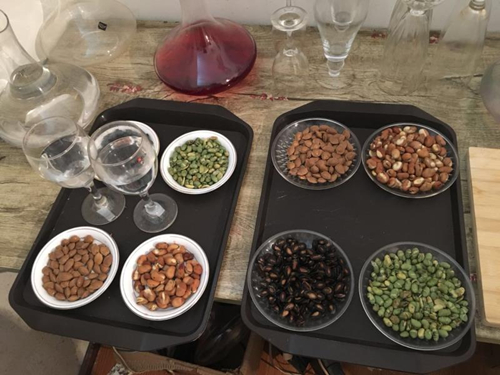 两杯雪碧、一盘瓜子花了388元！男子在这家“擦鞋店”经历了什么