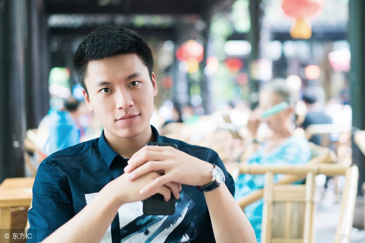 本以为这小丫头是个普通人家的孩子，原来竟是大有来历，出身非凡