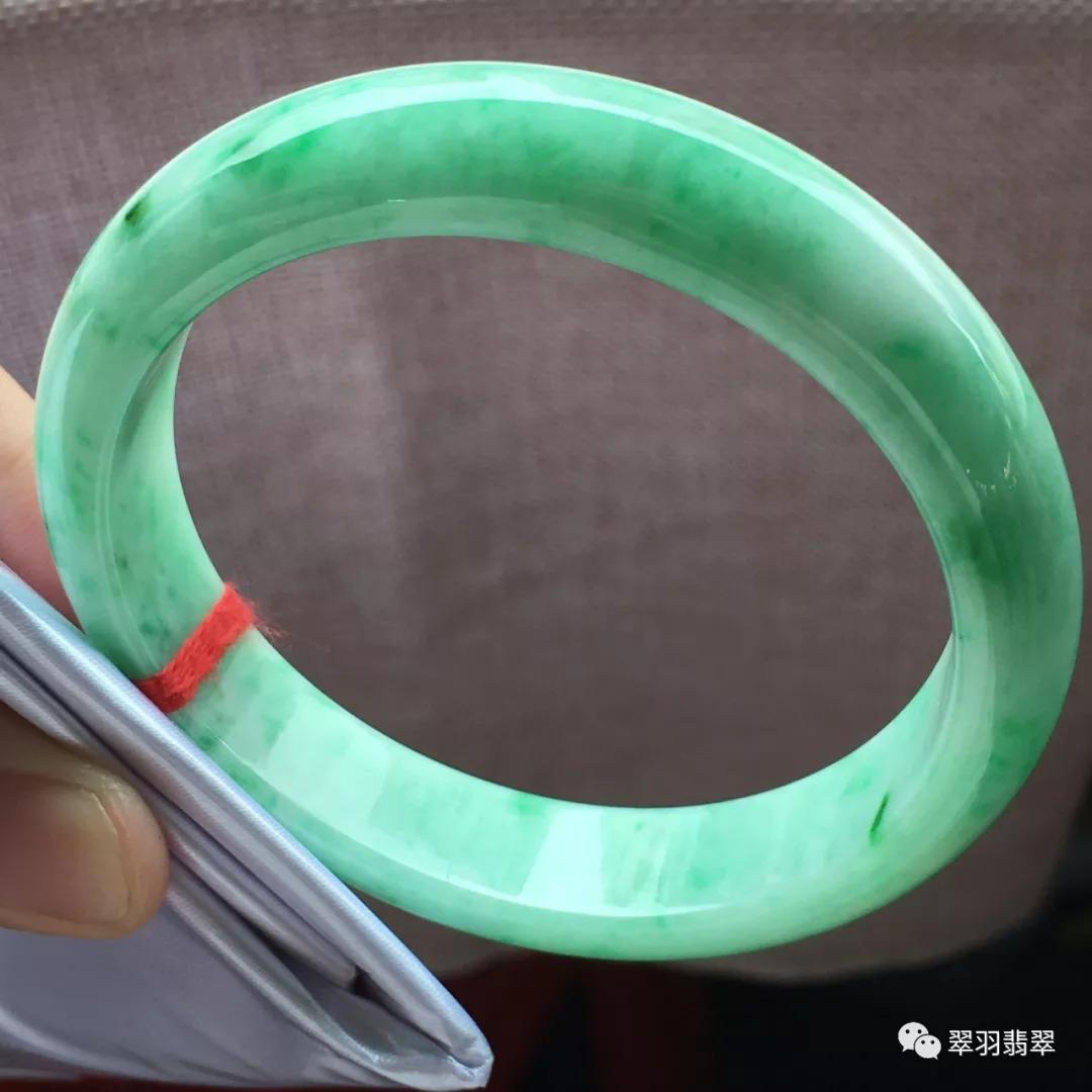 手镯戴不进手上怎么办,手镯胖了摘不下来有什么玄学