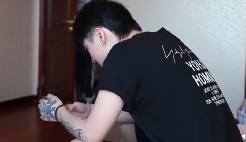 OMG冷少衣柜曝光，放眼望去全是LVSupreme椰子AJ！